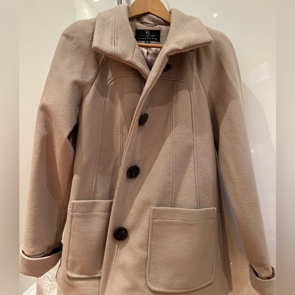 Trench Coat Beige/Cream Colour in Perfect Condition - Picture 1 of 4
